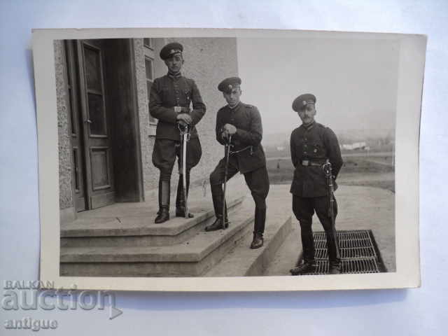 Delivery of OLD PICTURE, MILITARY, UNIFORMS SABI.