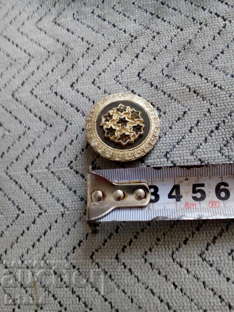 Delivery of Old brooch Delivery of Old brooch