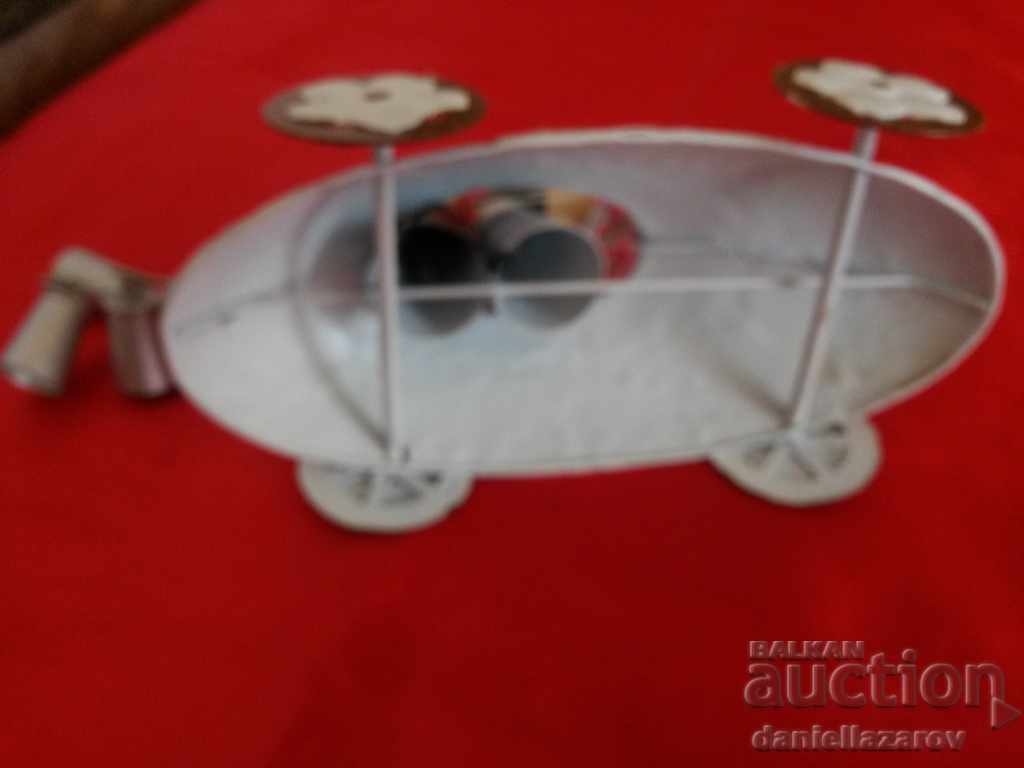Доставка на Шведска Ламаринена Играчка Автомобил Младоженци