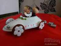 Шведска Ламаринена Играчка Автомобил Младоженци