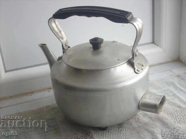 Fierbător cu preț 5.00 BGN | € 2.56 Fierbător cu preț 5.00 BGN | € 2.56