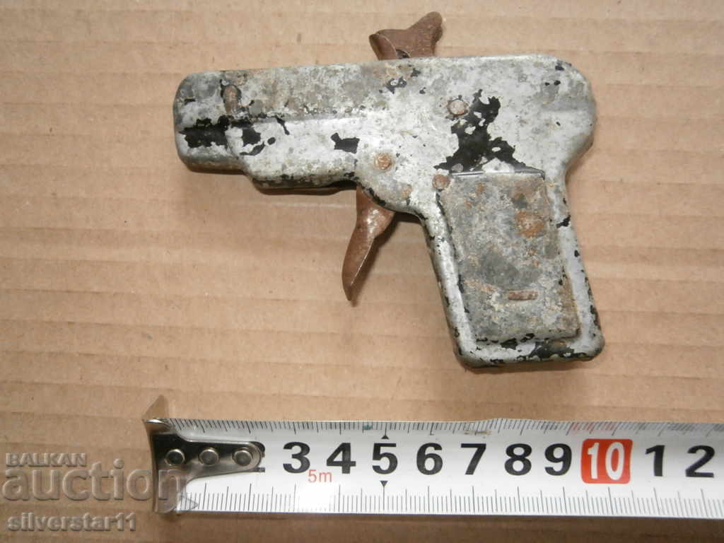 Auction metal toy pistol toy Auction metal toy pistol toy