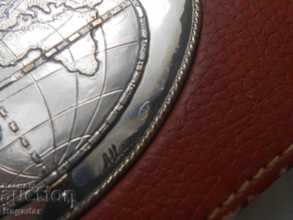 Old leather and silver box Alliani 925 with price 40.00 BGN | € 20.45 Old leather and silver box Alliani 925 with price 40.00 BGN | € 20.45