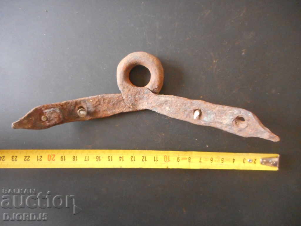 An old honeycomb hinge with price 3.00 BGN | € 1.53 An old honeycomb hinge with price 3.00 BGN | € 1.53