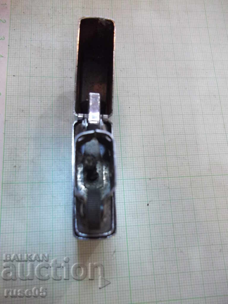 Auction Gasoline lighter working - 3 Auction Gasoline lighter working - 3