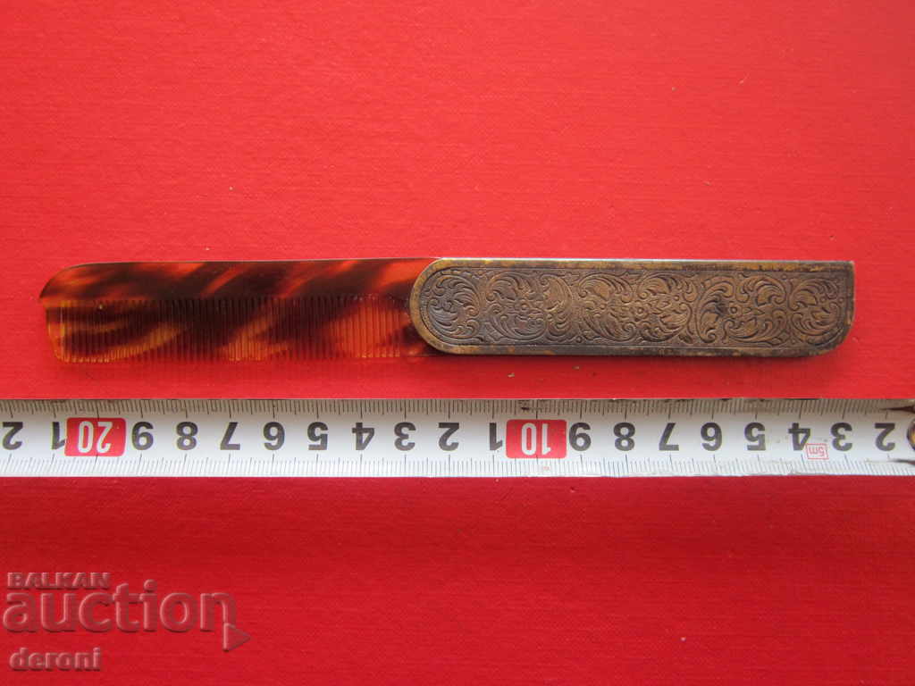 Old German Kelpie comb with bronze case with price 30.00 BGN | € 15.34 Old German Kelpie comb with bronze case with price 30.00 BGN | € 15.34