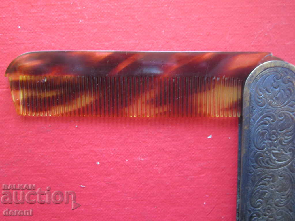 Delivery of Old German Kelpie comb with bronze case Delivery of Old German Kelpie comb with bronze case