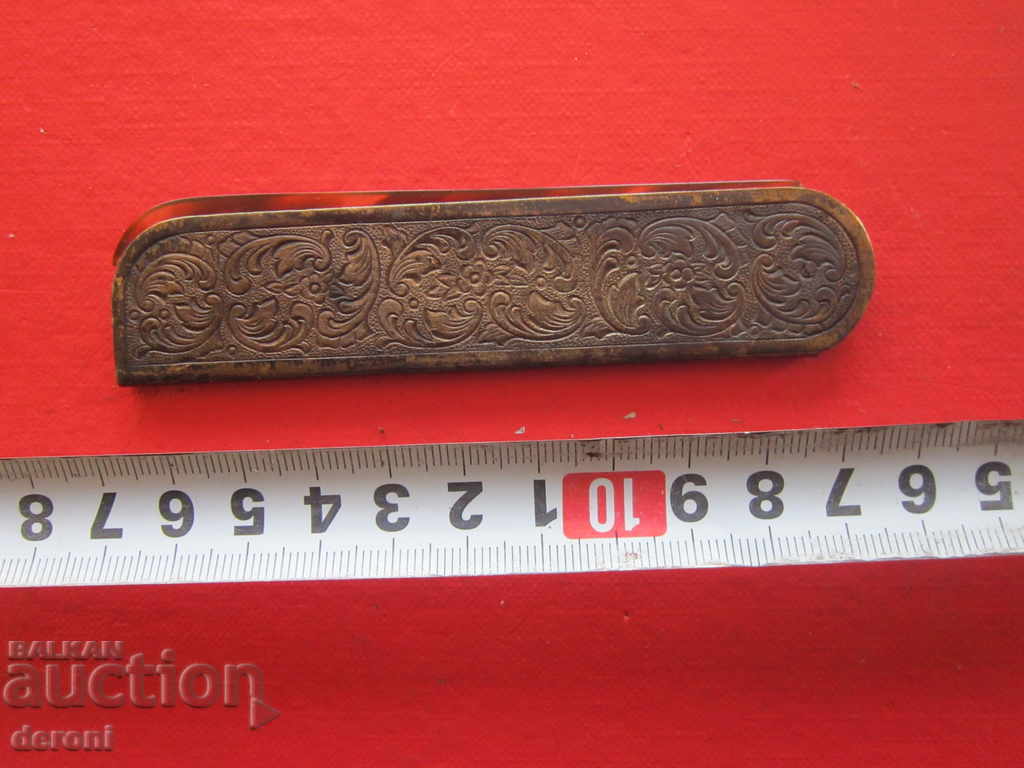 Old German Kelpie comb with bronze case