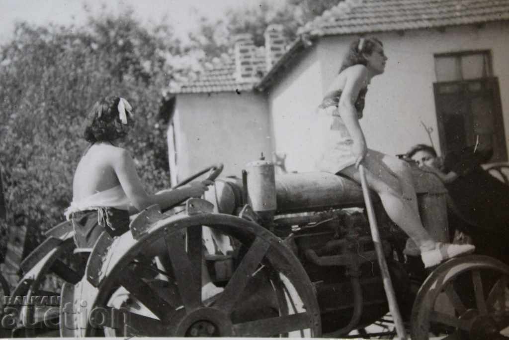1943 NOVATES BITOLAE TEHNOLOGIE AGRICOLĂ TRACTOR PICTURE