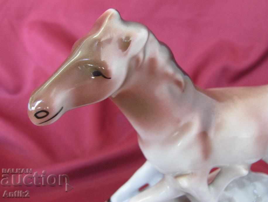 Auction The 60s Old Porcelain Figure Horse Marked IZIDA Auction The 60s Old Porcelain Figure Horse Marked IZIDA