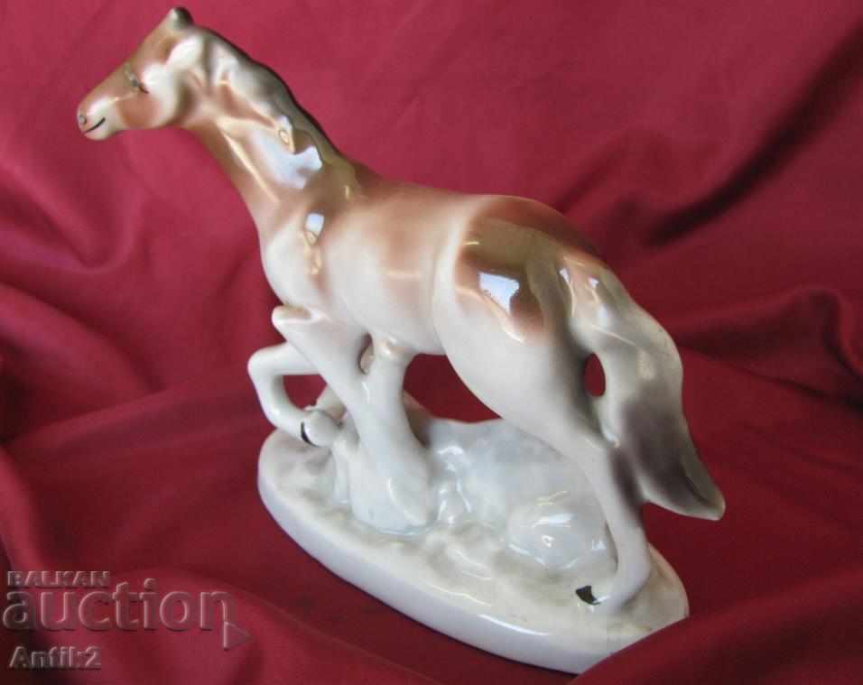 Delivery of The 60s Old Porcelain Figure Horse Marked IZIDA Delivery of The 60s Old Porcelain Figure Horse Marked IZIDA