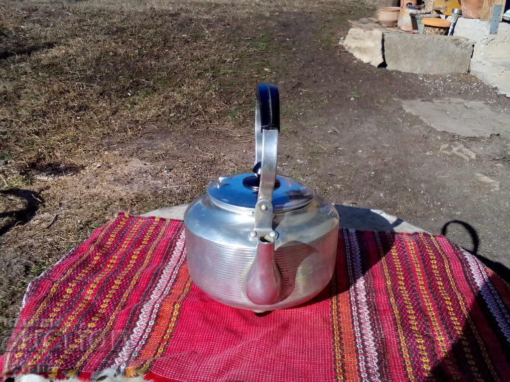 Delivery of An old electric kettle Delivery of An old electric kettle