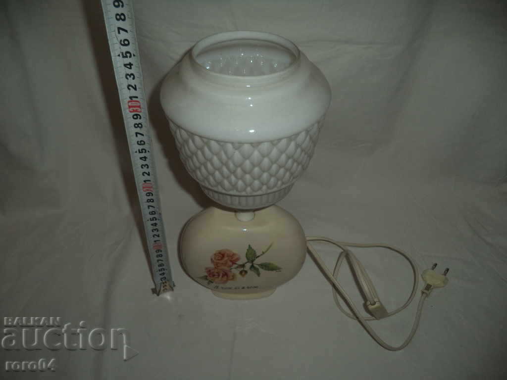 Auction  BEAUTIFUL STAR PORCELAIN NATIONAL LIGHT LIGHT
