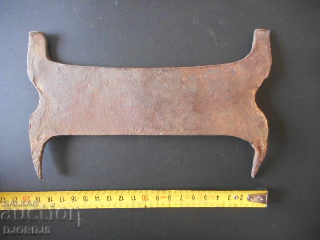 Old wrought iron, scraped with price 7.00 BGN | € 3.58