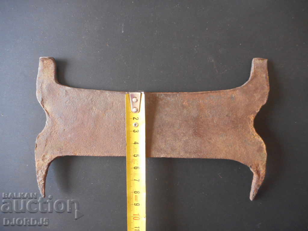 Auction  Old wrought iron, scraped