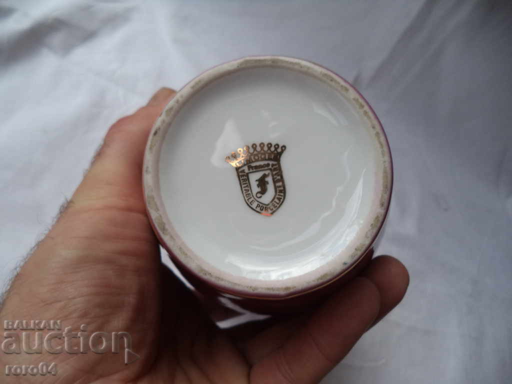 Delivery of LIMOGES - FRAGONARD - VASA - PORCELAIN - PERFECT
