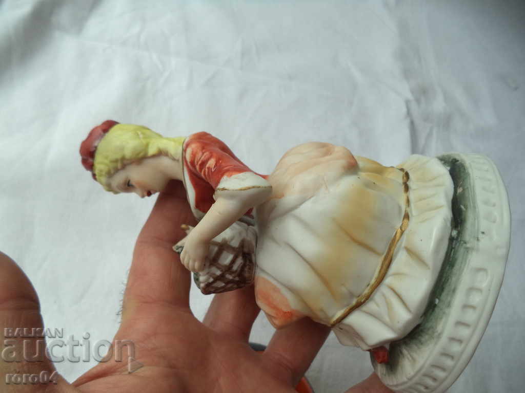 Delivery of STARA PORCELAIN STATUE Delivery of STARA PORCELAIN STATUE