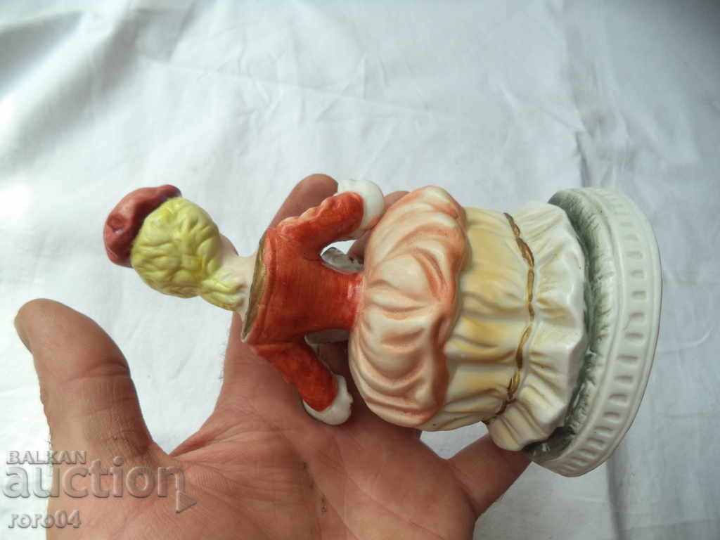 STARA PORCELAIN STATUE - 5 STARA PORCELAIN STATUE - 5