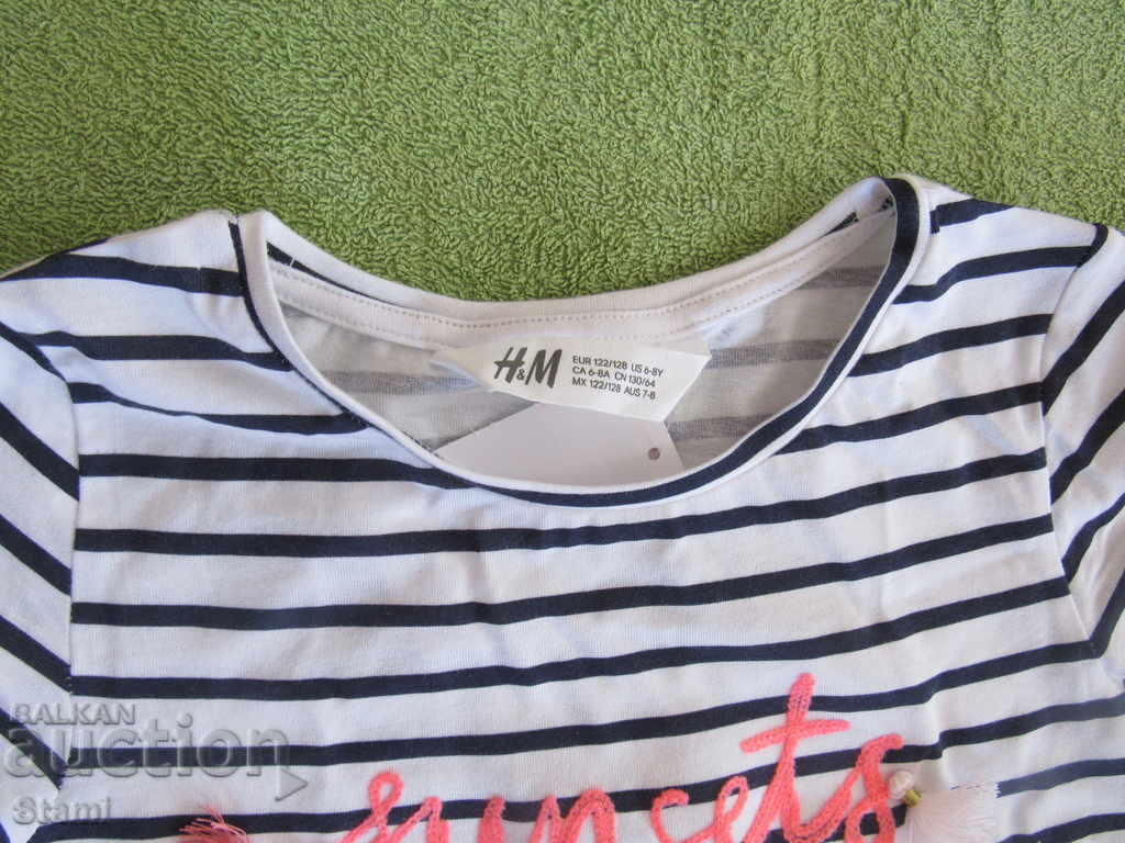 Auction  Children's t-shirt for girls H&M size 122/134, new