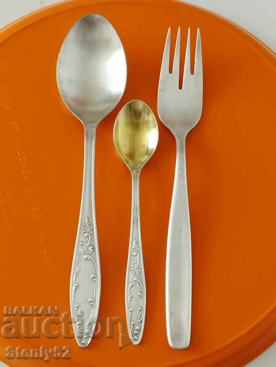 Silver-plated set of pewter spoons, fork, spoon.