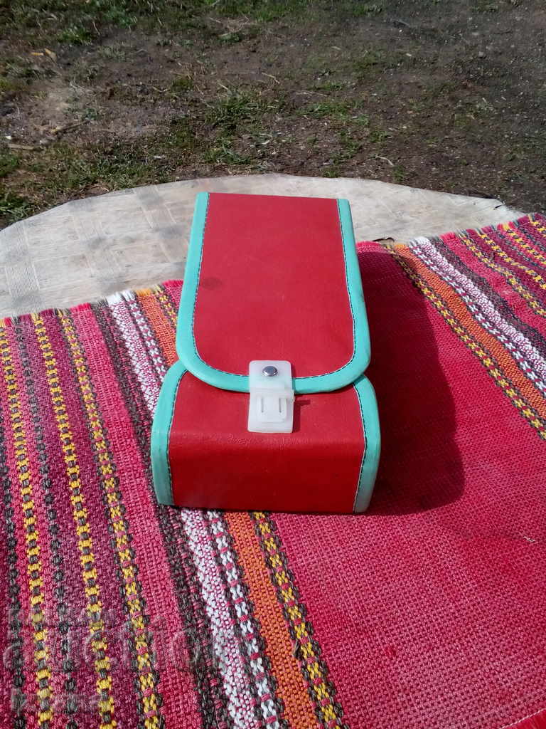 Old nurse with price 10.00 BGN | € 5.11 Old nurse with price 10.00 BGN | € 5.11