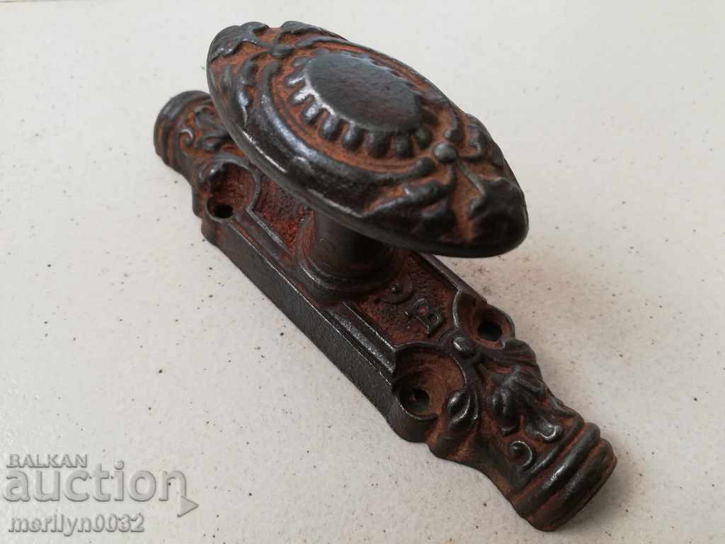 Delivery of Handle made of embossed cast iron for window grip hardware Delivery of Handle made of embossed cast iron for window grip hardware