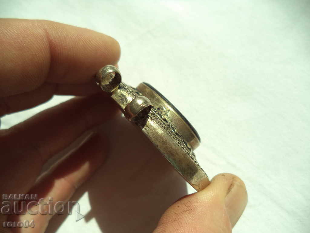 Livrarea MEDALUL ESTE - AMULET - AHAT NEGRU - "PENTRU SCURT"