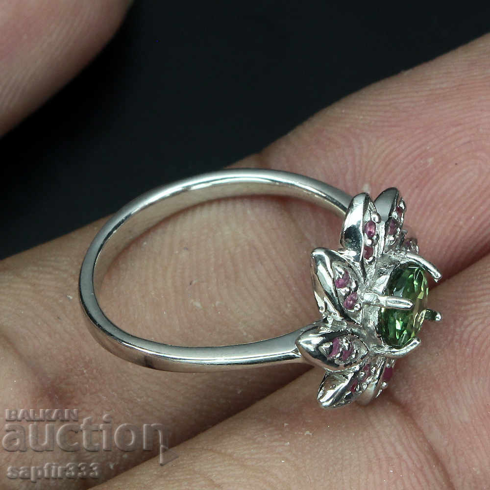 Auction LUXURIOUS RING WITH NATURAL COVER GRANADE AND RUBINS Auction LUXURIOUS RING WITH NATURAL COVER GRANADE AND RUBINS