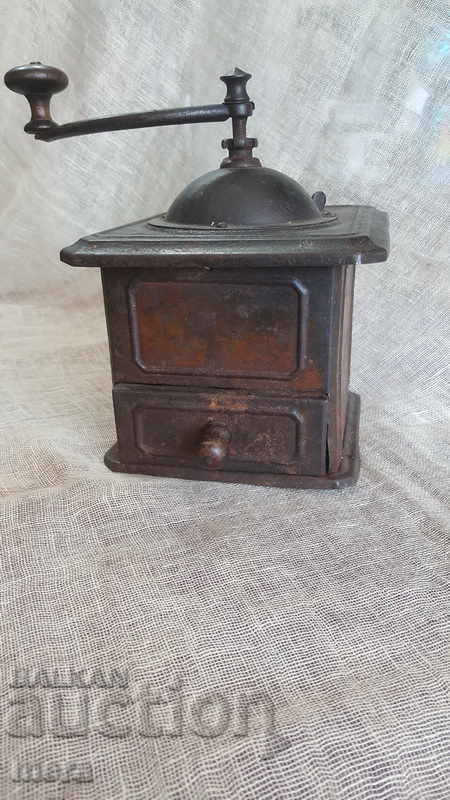 An old coffee grinder
