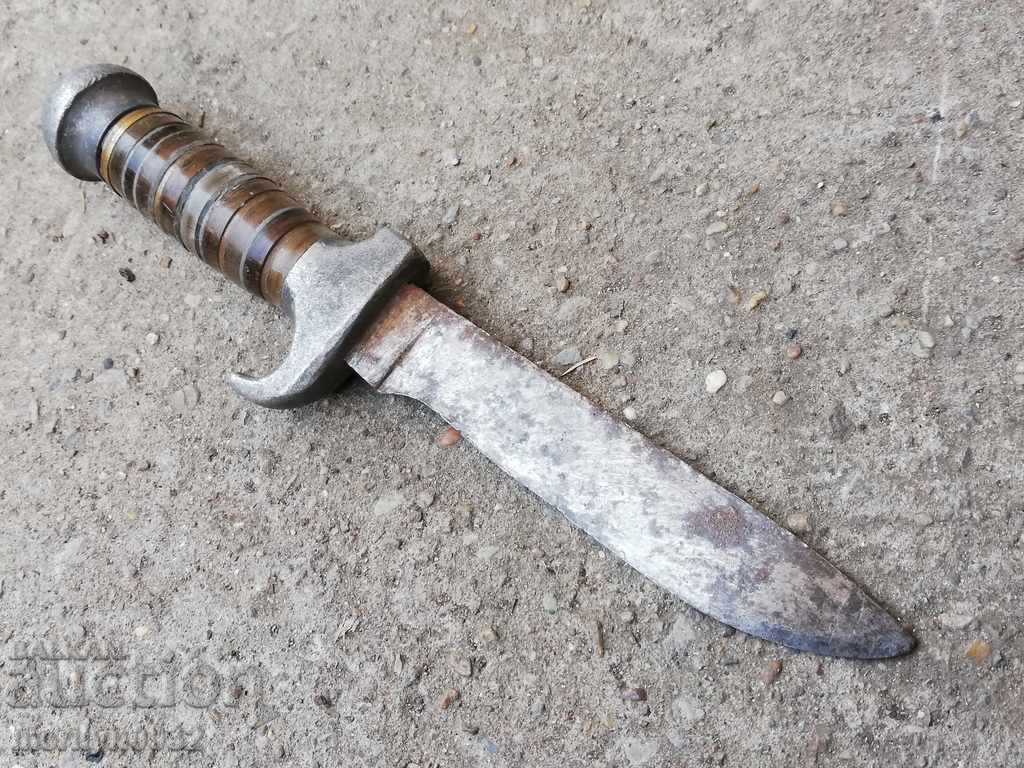 Ένα παλιό μαχαίρι με λεπίδα μαχαιριού