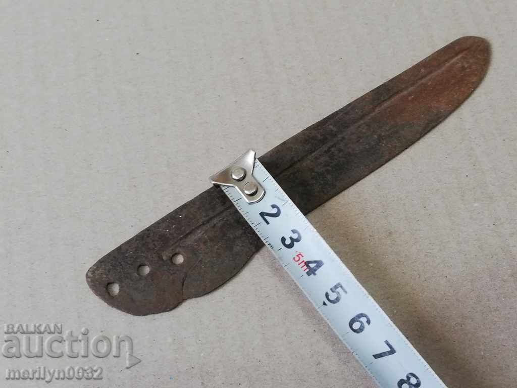 An old knife without a knife cutter with price 18.00 BGN | € 9.20 An old knife without a knife cutter with price 18.00 BGN | € 9.20