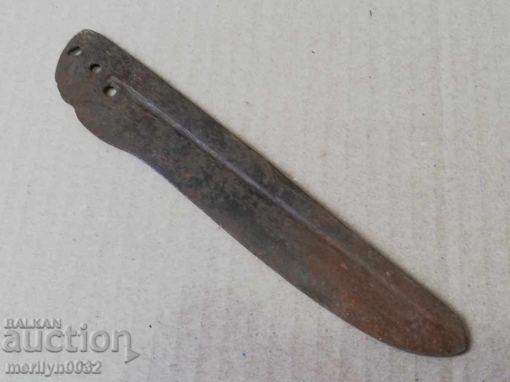 An old knife without a knife cutter