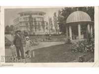 Old photo - Banks, In front of the thermal fountain