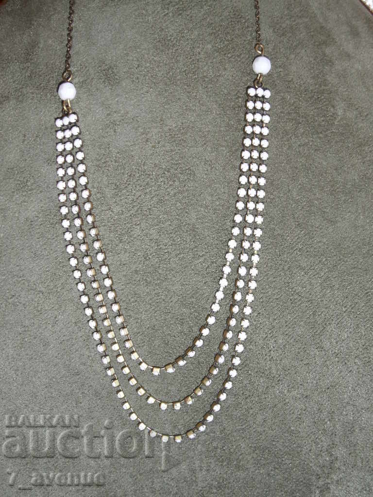 ΛΕΥΚΟ 3 σειρές λευκών λίθων, μήκους 44 cm με τιμή 29.99 BGN | € 15.33 ΛΕΥΚΟ 3 σειρές λευκών λίθων, μήκους 44 cm με τιμή 29.99 BGN | € 15.33