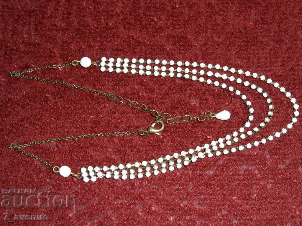 Δημοπρασία ΛΕΥΚΟ 3 σειρές λευκών λίθων, μήκους 44 cm Δημοπρασία ΛΕΥΚΟ 3 σειρές λευκών λίθων, μήκους 44 cm