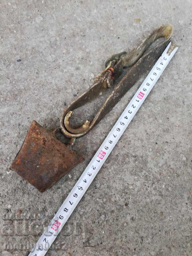 Auction An old little clapper, chan, bell Auction An old little clapper, chan, bell