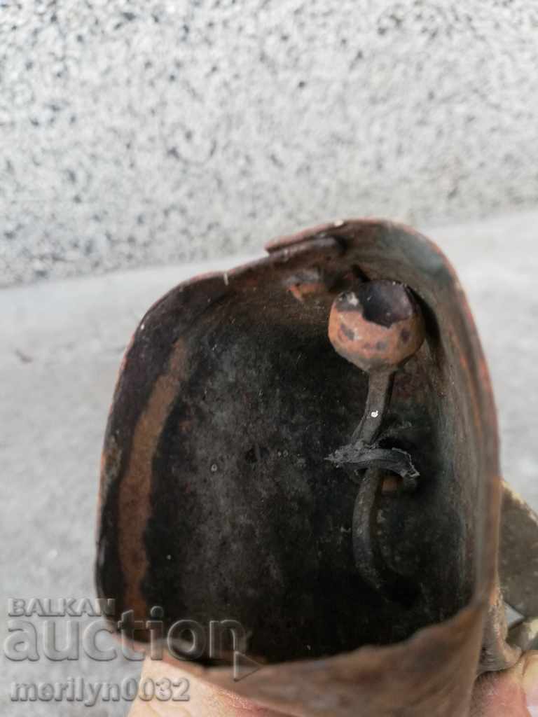 Delivery of An old little clapper, chan, bell Delivery of An old little clapper, chan, bell