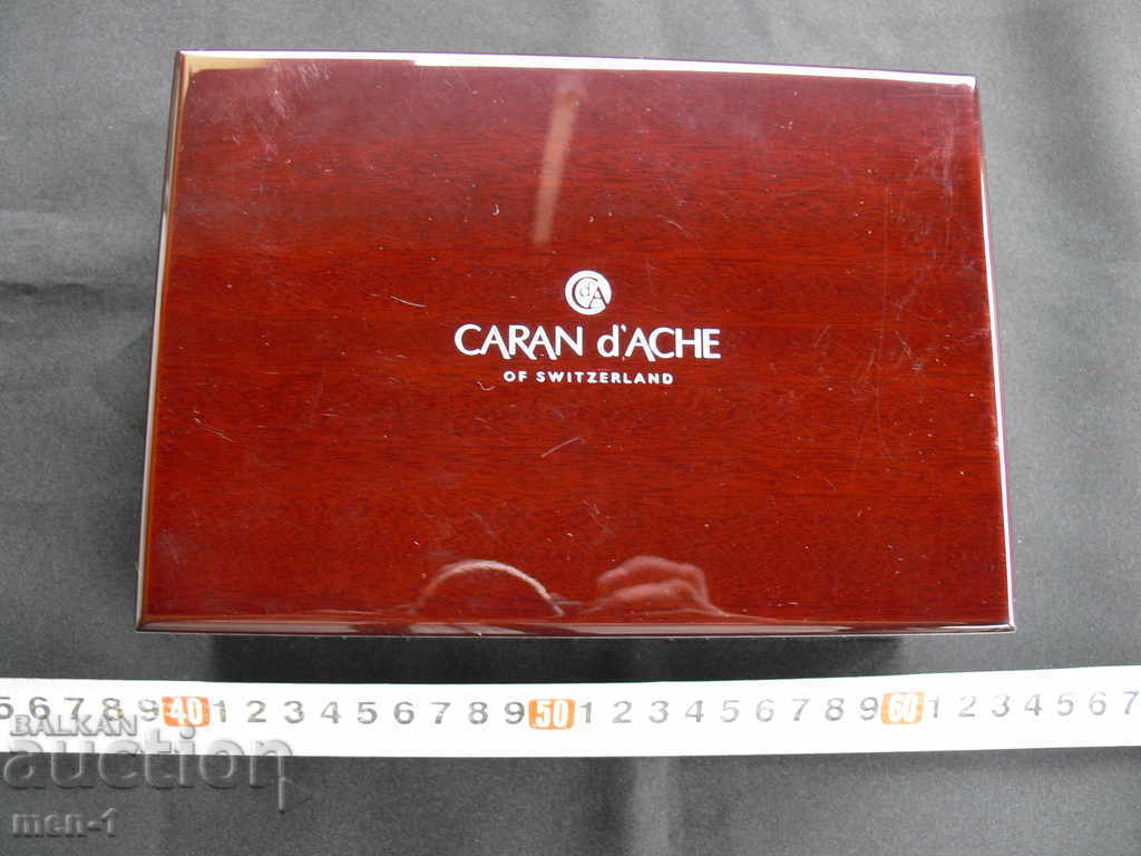 Pen box - brichetă "Caran d'Ache" cu preț 200.00 BGN | € 102.26