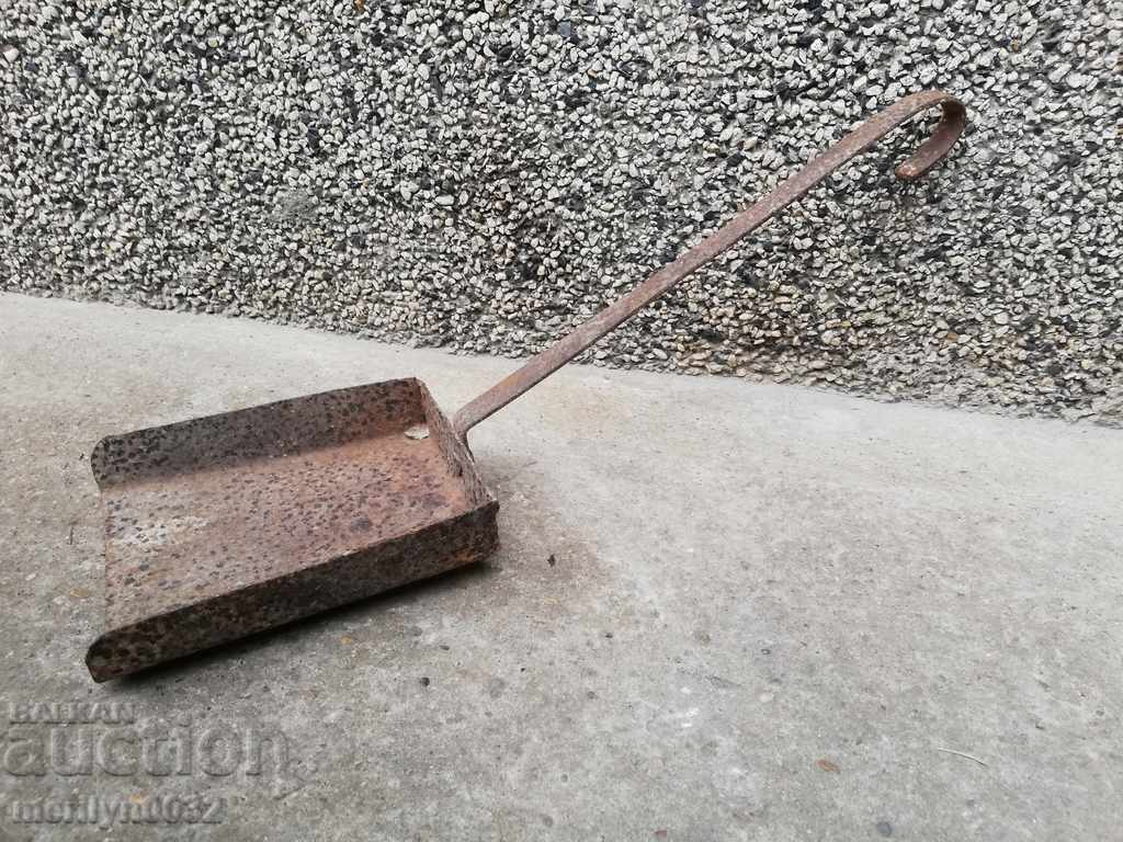 Old shovel for coal, blade, wrought iron with price 33.00 BGN | € 16.87 Old shovel for coal, blade, wrought iron with price 33.00 BGN | € 16.87