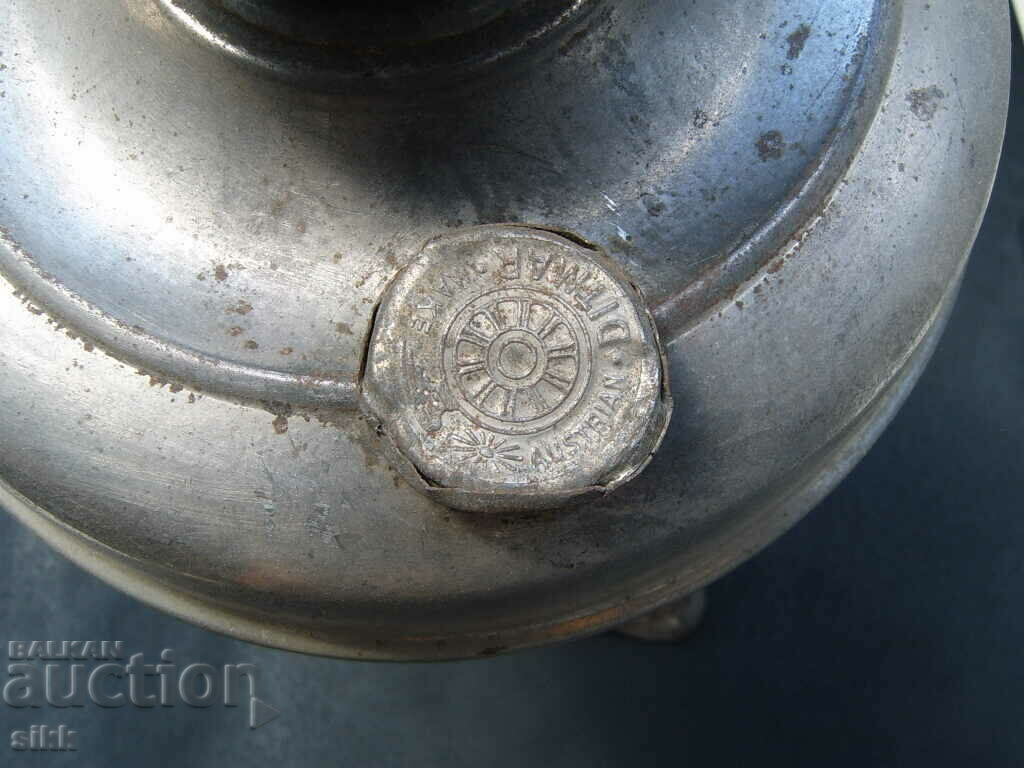 Auction An antique lamp Auction An antique lamp