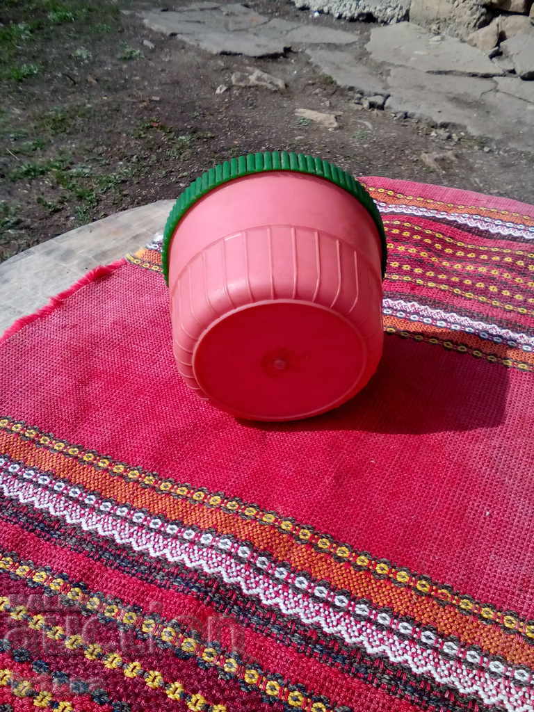 Auction An old food box Auction An old food box