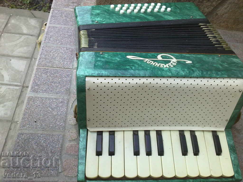 Accordion Cream with price 55.00 BGN | € 28.12 Accordion Cream with price 55.00 BGN | € 28.12