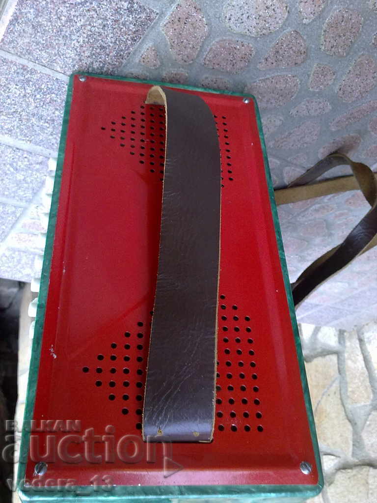 Accordion Cream - 5 Accordion Cream - 5