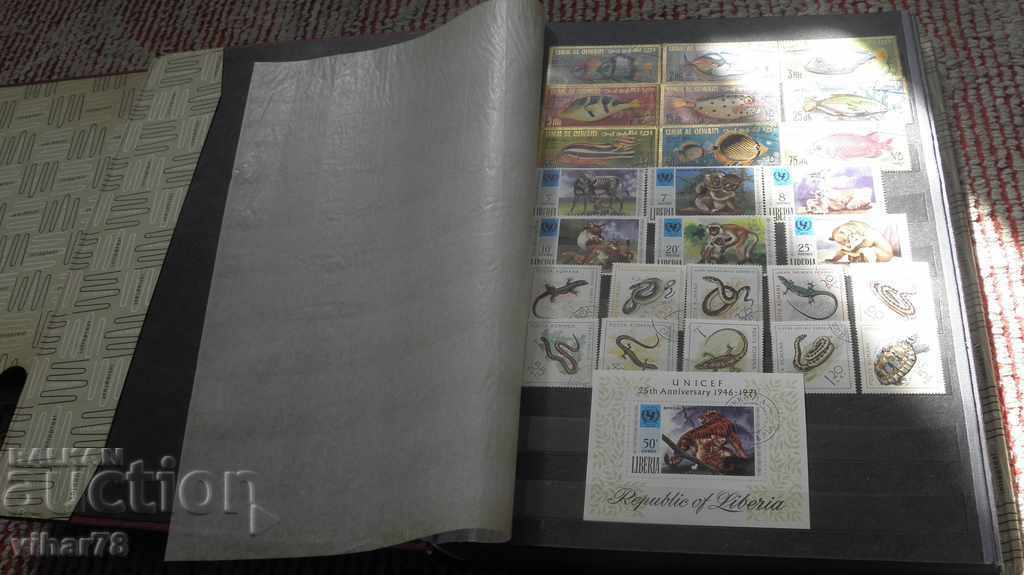 Auction OLD LARGE Stamp binder with several stamps - very well preserved Auction OLD LARGE Stamp binder with several stamps - very well preserved