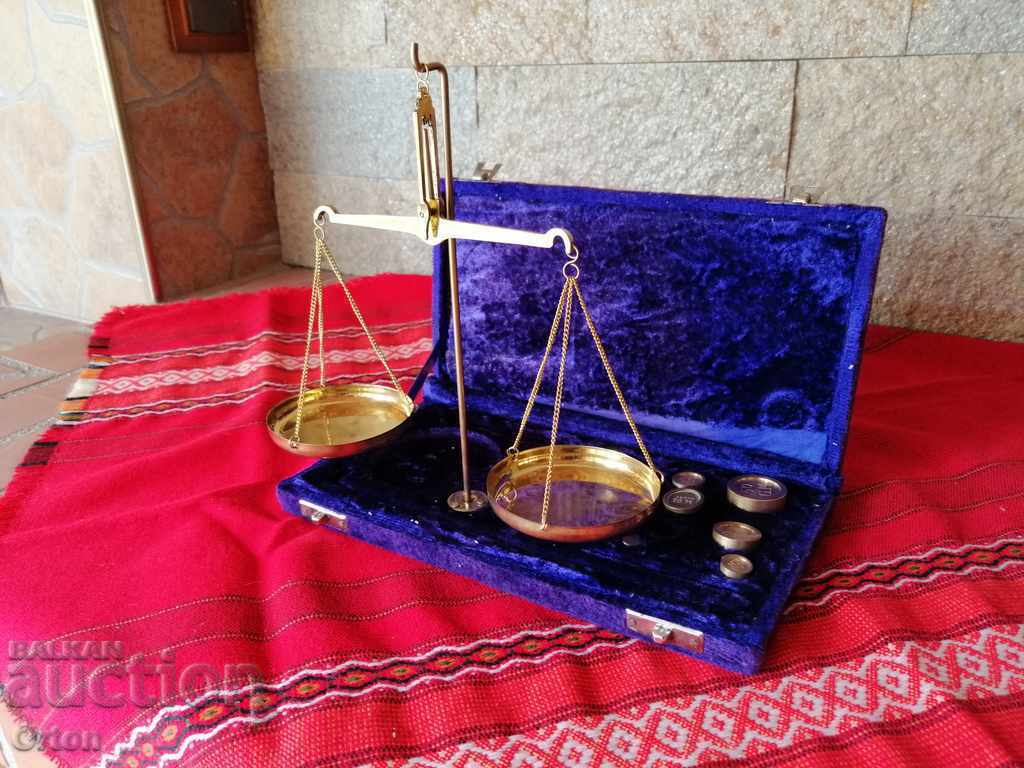 Auction  Old jewelry jewelry scales