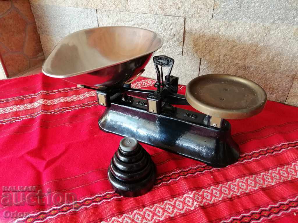 An old retro scale scales with price 249.00 BGN | € 127.31 An old retro scale scales with price 249.00 BGN | € 127.31