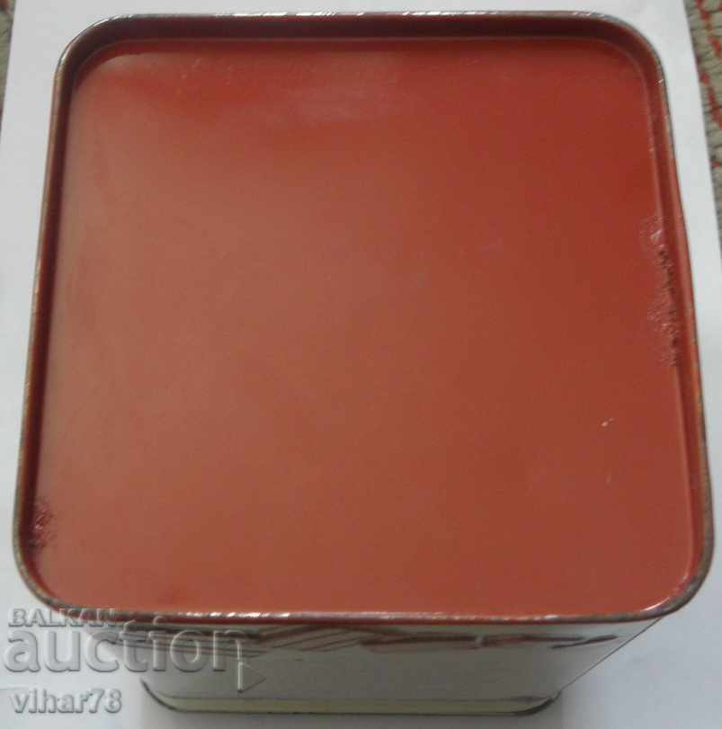 Cutie metalică veche, în relief, pentru colecție - 7