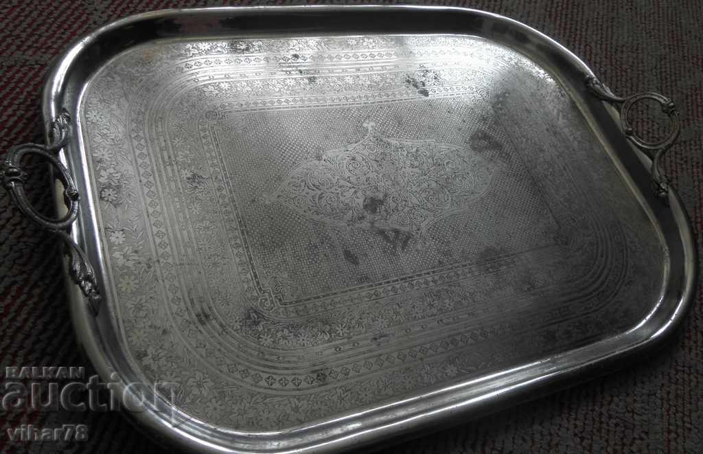 Licitație Vechi tavă mare cu ornamente