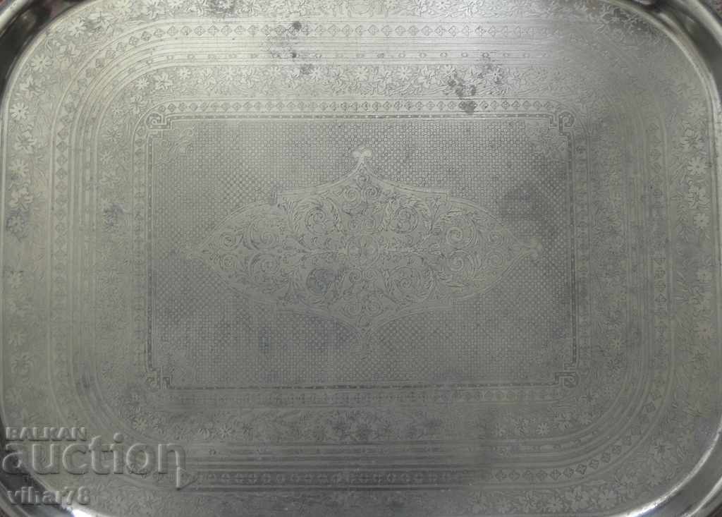 Vechi tavă mare cu ornamente