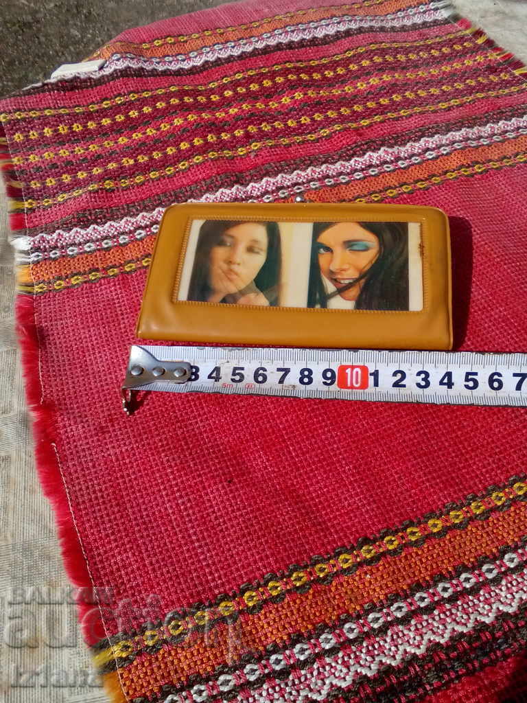 Licitație O poșetă veche